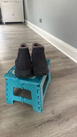 Woman’s size 8 ankle boot