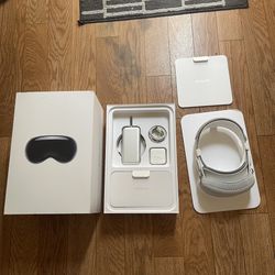 Apple Vision Pro 512gb IN ABSOLUTELY PERFECT CONDITION 