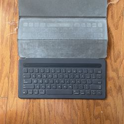 Apple Smart Keyboard MJYR2LL/A for 12.9" iPad Pro 1st-2nd Gen, Gray FOR PARTS