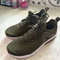 Men’s Size 9 Puma Sneakers