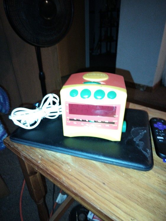 Vintage RCA ALARM CLOCK RADIO working