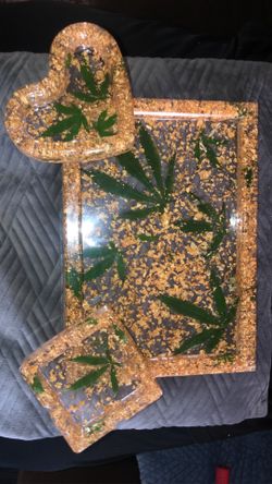 Customized ashtrays and rolling trays