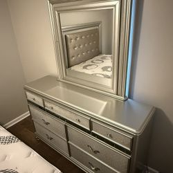 Bed Dresser And Mirror Set