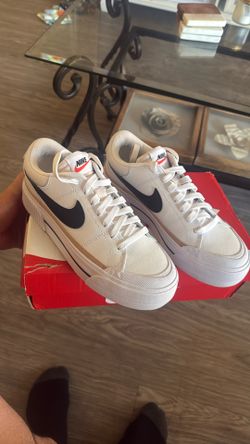 Woman’s Size 7.5 Nike