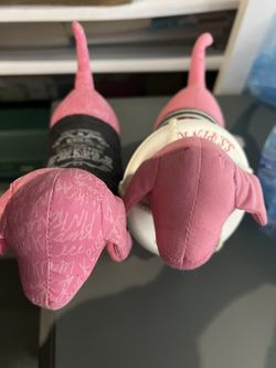 VS pink dogs