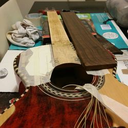 Guitar shop / Se asen Reparaciones de guitarras Bajosextos instalo pastillas En Aurora Illinois