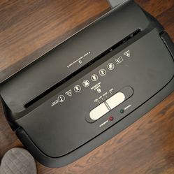 Ativa 6-sheet cross-cut shredder