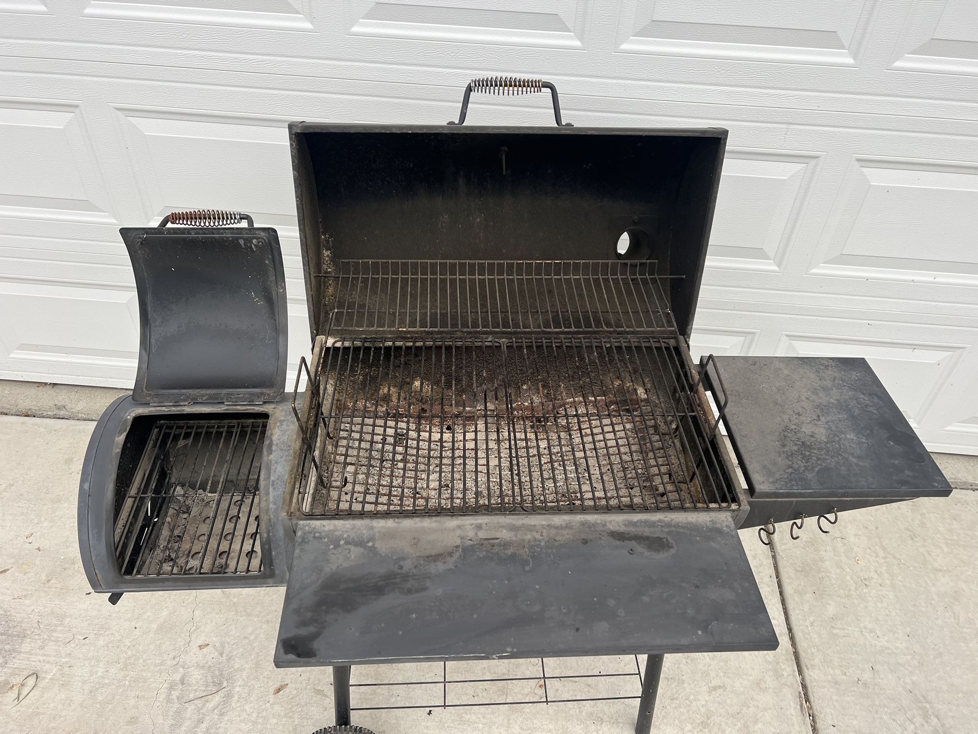 BBQ Charcoal Grill And Side Smoker 