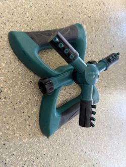 Rotating Garden Sprinkler with 3 Adjustable Arms