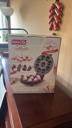 DASH Express Mini Cupcake Maker — $15