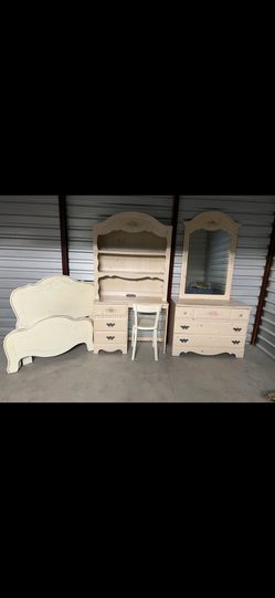 Bedroom Set. Twin Bed. (I Have 2 Sets) Asking 300.00 Each Or 500.00for Both.