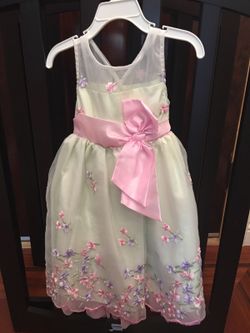 Girl's dress