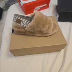 Women UGG Fluff Slide Size 6
