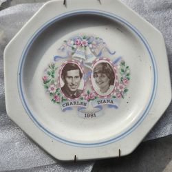  Charles And Diana Commemorative Plate. 