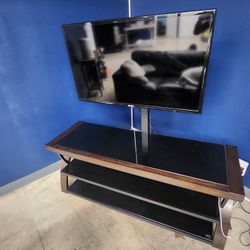 TV Stand With 40 Inch Samsung Smart TV 