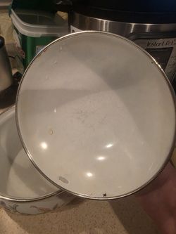 La Cuisine Collection Enamel Dutch Oven, Floral, (c)1983