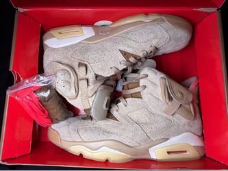 Size 9.5 glow in the dark Travis’s Scott’s