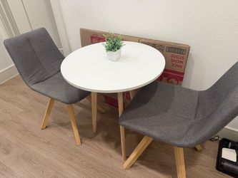 Dinning table set with 2 chairs