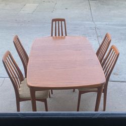 Dinning Table 
