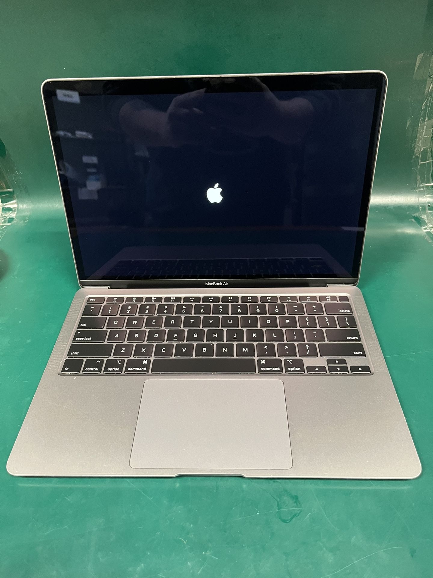 MacBook Air ( Retina, 13 - Inch, i3 2020) 256 GB