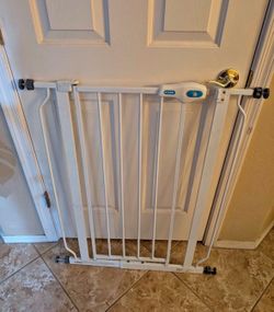 Extra Tall Pet Gate / Baby Gate - Fits Openings 29” - 38.5”