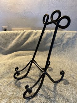 Black metal plate easel