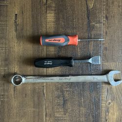 Snap On Tools Set 1 = 7/8 Combo Wrench 1= Carbon Scraper Cabs 1=t15 Shdtx315