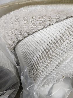 20 X 12 WHITE BERBER CARPET