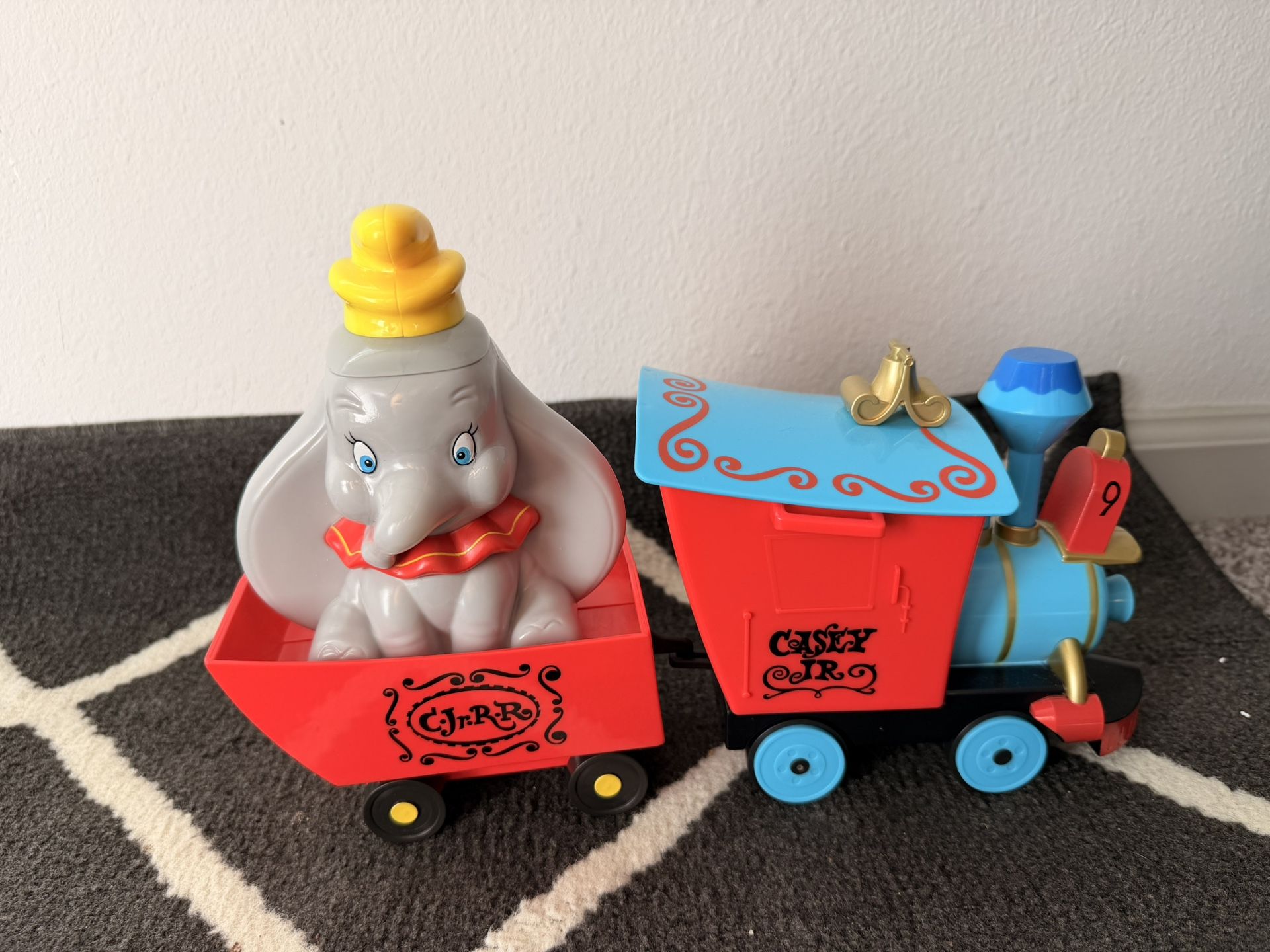 Disney Dumbo Popcorn Bucket And Sipper