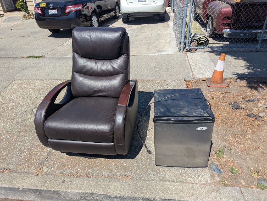 Free Good Recliner Fridge Is Gone