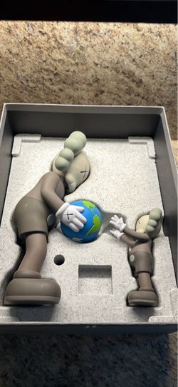 KAWS promise  Figure Set
