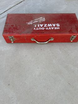 Estuche Metálico Para Sawzall Milwaukee Buenas Condiciones 
