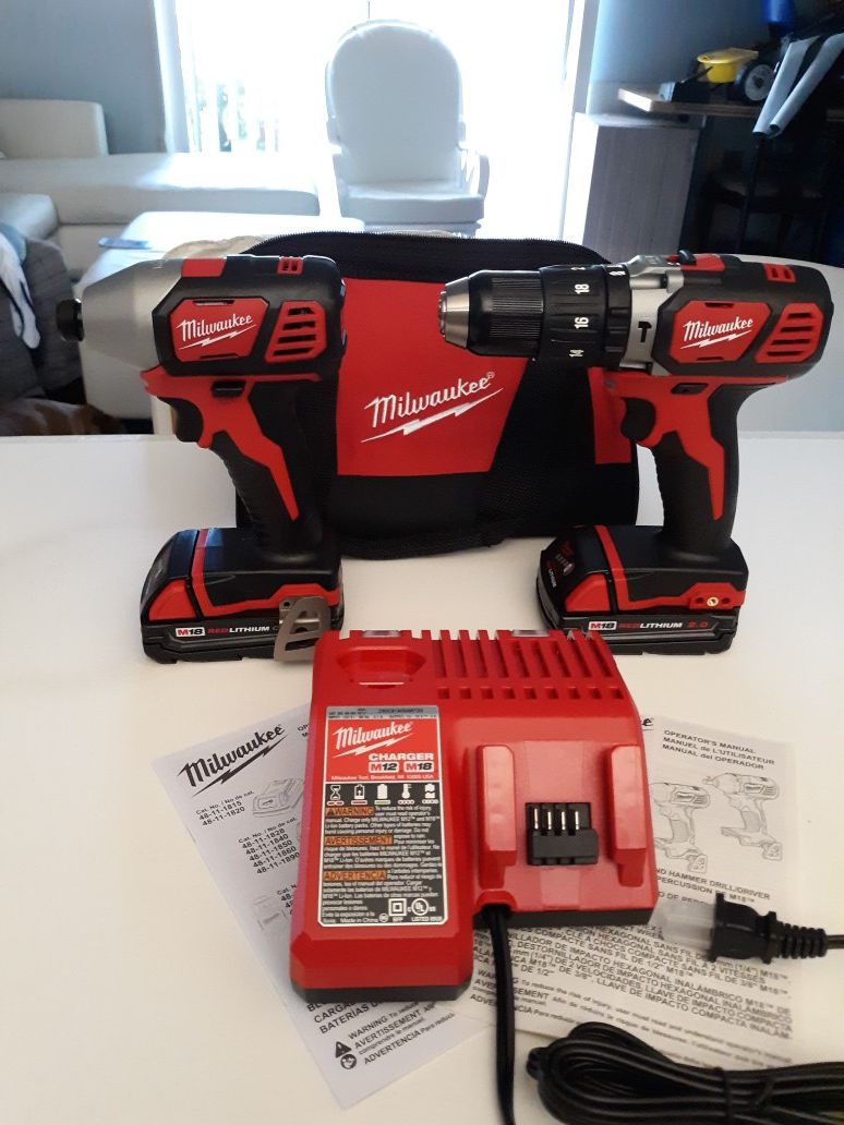 MILWAUKEE M18 COMBO KIT, IMPACT DRIVER, HAMMER DRILL, 2 BATTERIES, CHARGER AND BAG. NEW. NUEVO.