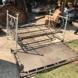 Antique Trundle Bed 