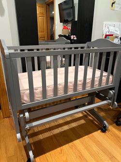 Wooden Bedside Bassinet Sleeper - Baby mini Crib
