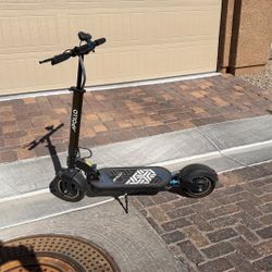 Apollo Explore Scooters 