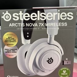 White Steelseries Arctis Nova 7X Wireless Headset for XBOX or PC