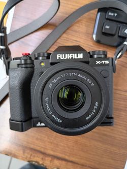 Fujifilm XT5 X-T5 40mp with 35/1.7 lens