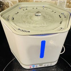 Pet Cat Dog Water Fountain - NEW - Only Tested - $20 - comes with box and instructions 