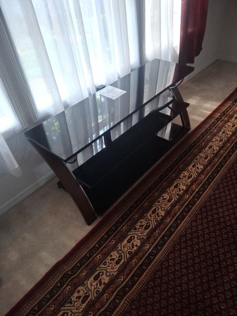 TV/entertainment Stand