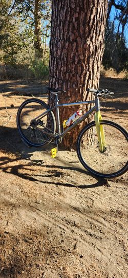 GRAVEL/ADVENTURE BIKE.. GIANT SEEK ³