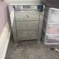 Bedroom Chest of Drawers 