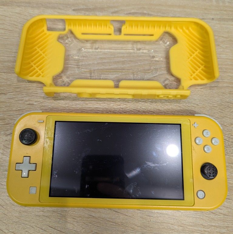 Nintendo Switch Lite Yellow w/ Case