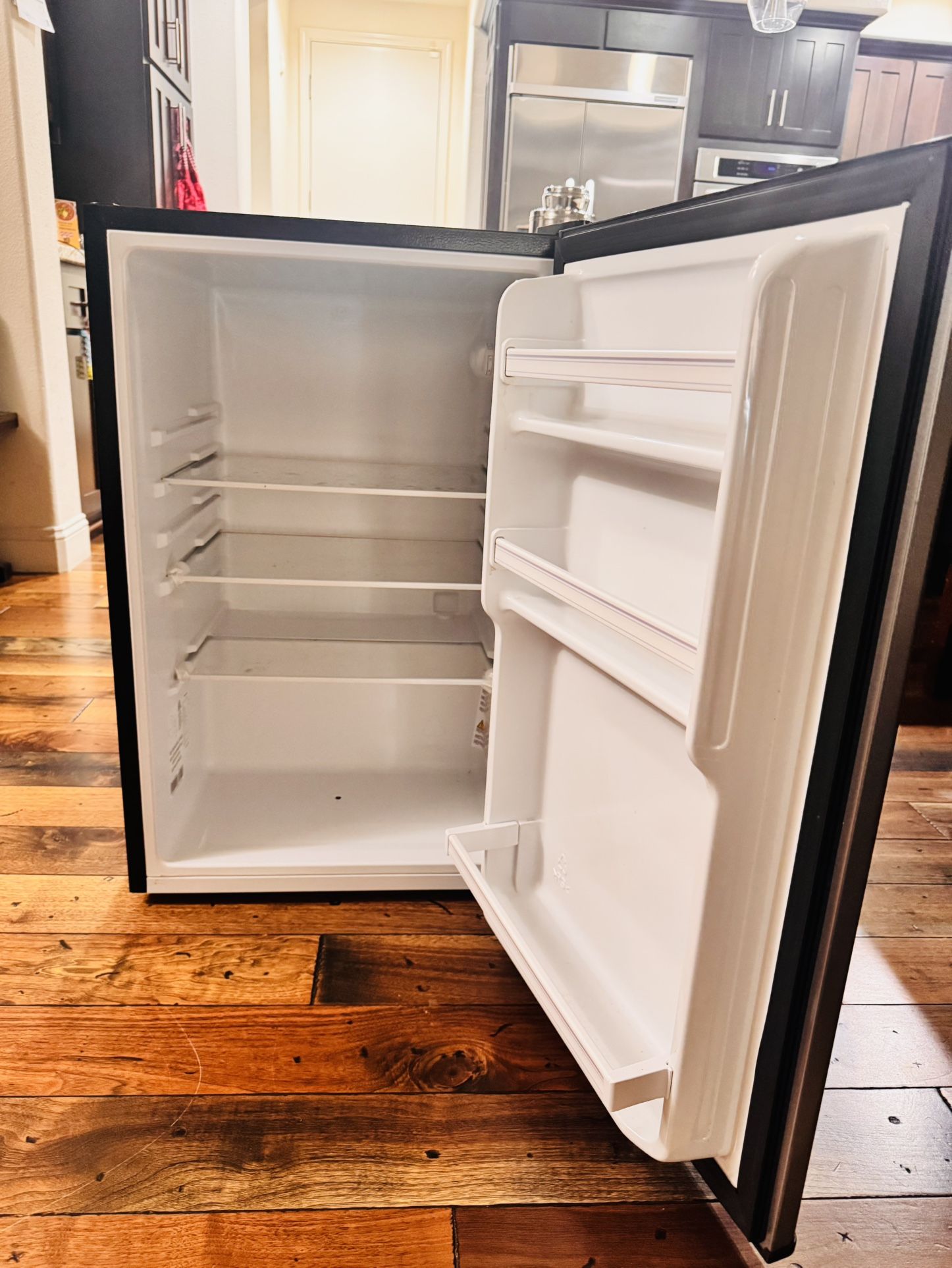 Mini Refrigerator/ fridge