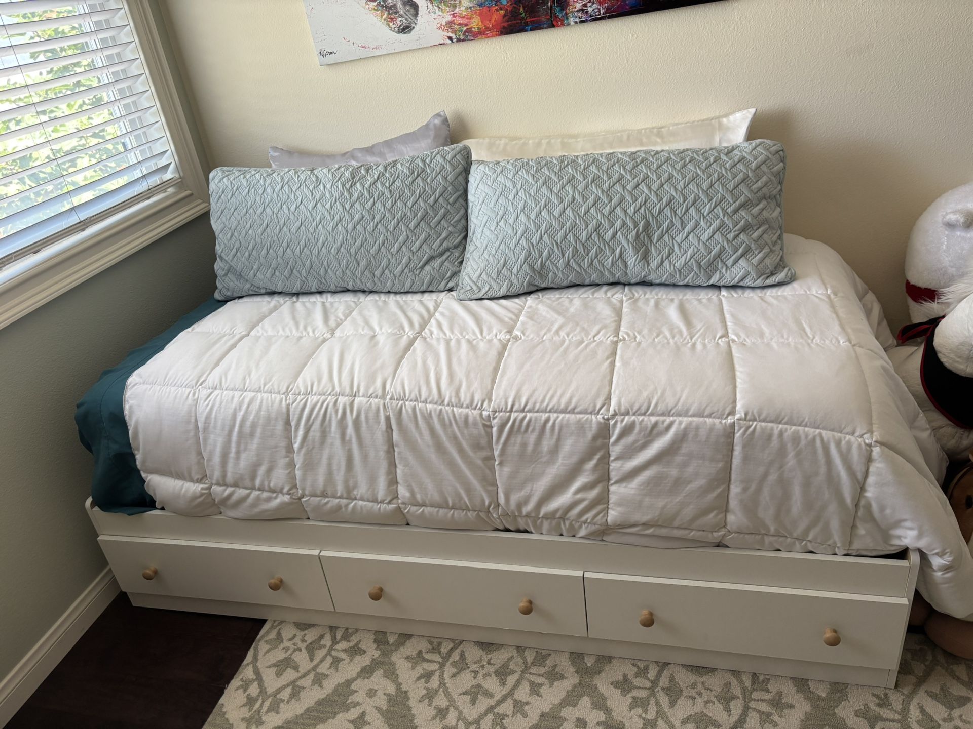 Twin bed  platform with three storage drawers