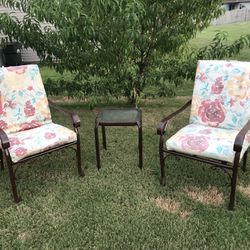Very Nice Outside Brown Set Of Two Arm Chairs And Matching Table