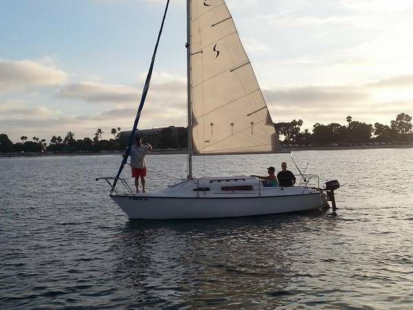 Spindrift 22 sailboat w/ Storage Slip