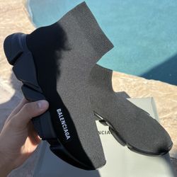 Balenciaga speeds size 9.5