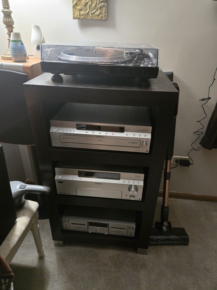 SONY COMPLETE SYSTEM WITH STANDS .ULB SPEAKERS .POLK AUDIO WOOFER..CORDS BRAND NEW ..LIGHTED TURN TABLE NEVER USED