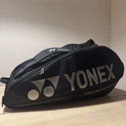 Yonex Pro Racquet Black Tennis Bag 9-pack Like New with Backpack Straps